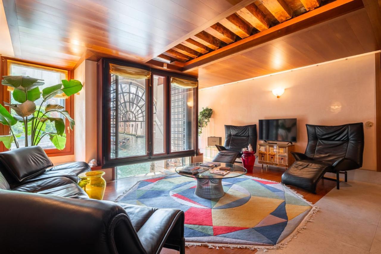 Dom wakacyjny Casa Flavia Ai Morosini - Luxury With Canal View Wenecja