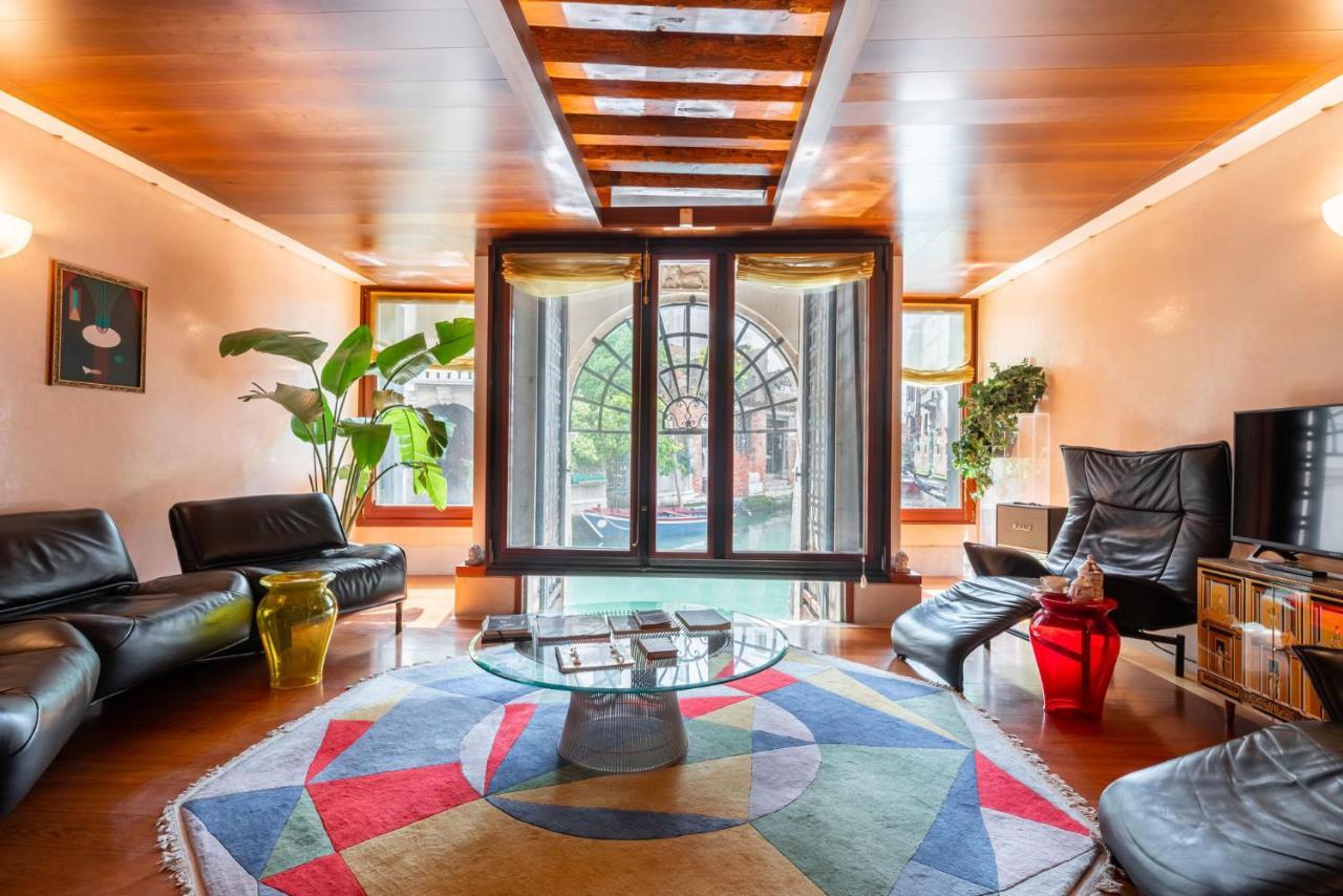 Dom wakacyjny Casa Flavia Ai Morosini - Luxury With Canal View Wenecja