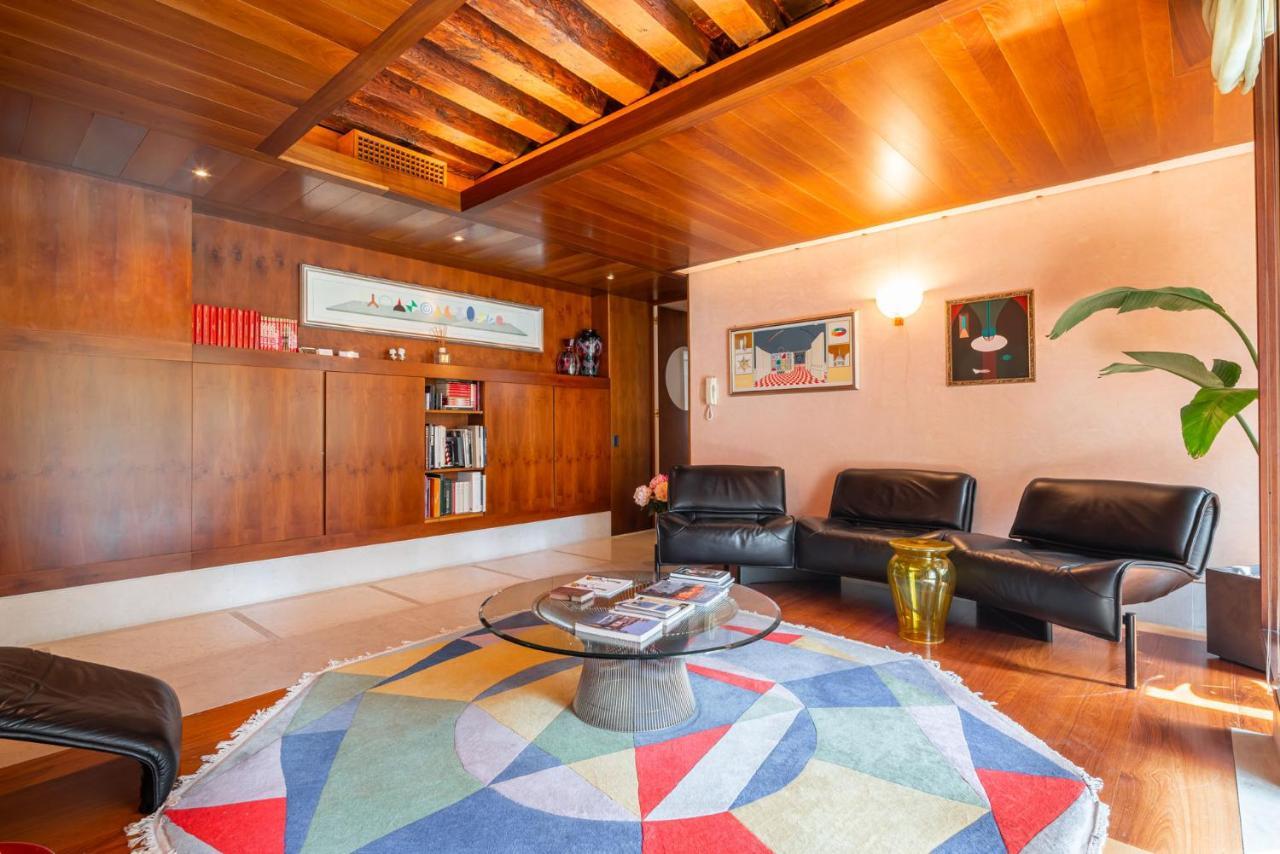 Dom wakacyjny Casa Flavia Ai Morosini - Luxury With Canal View Wenecja