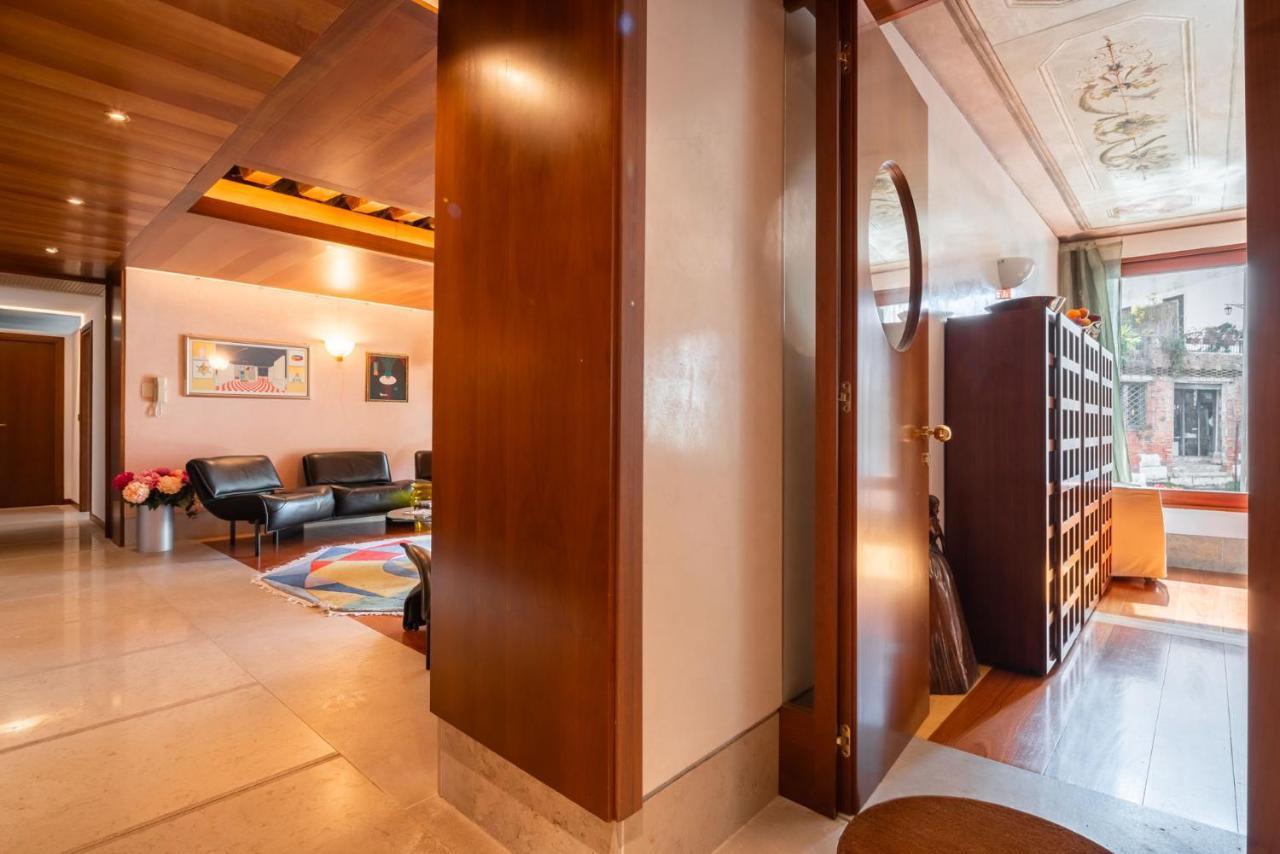 Dom wakacyjny Casa Flavia Ai Morosini - Luxury With Canal View Wenecja