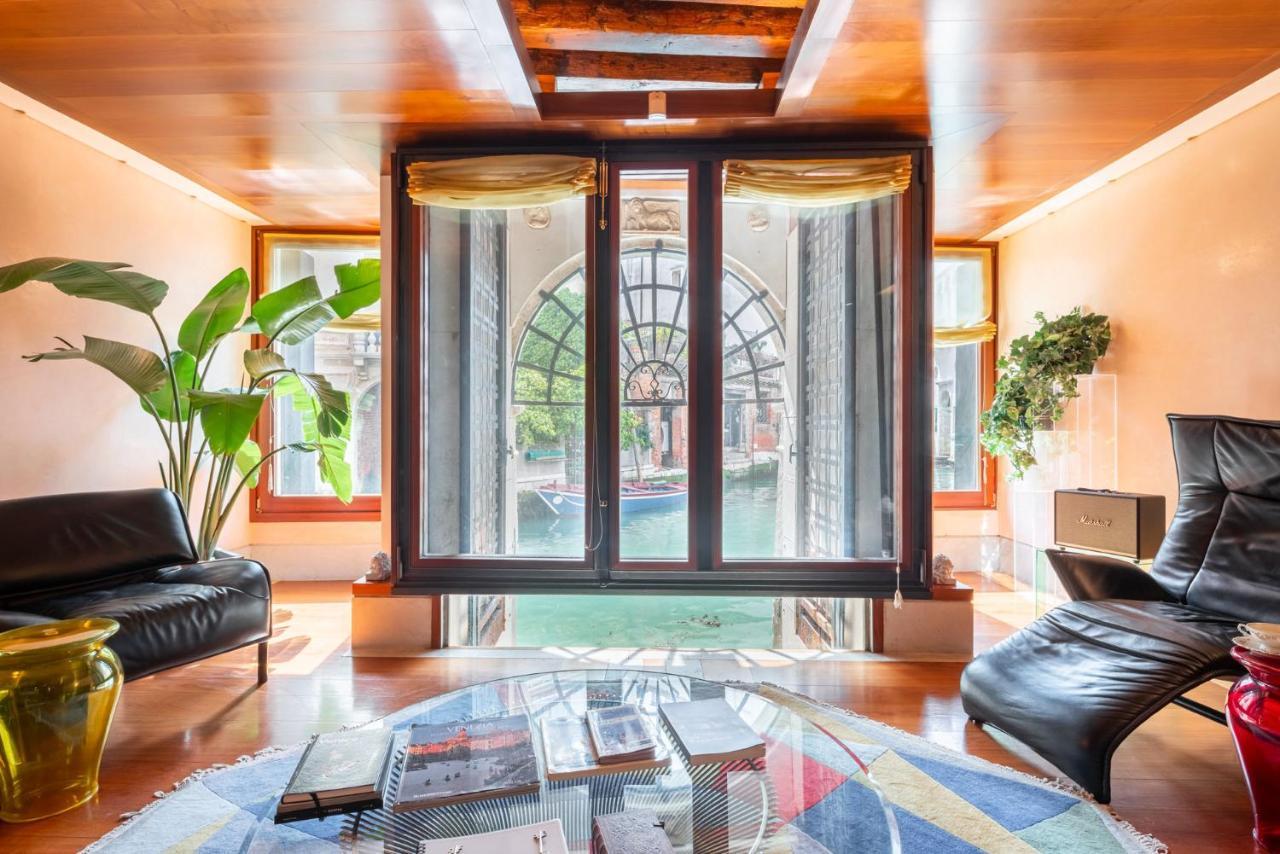 Dom wakacyjny Casa Flavia Ai Morosini - Luxury With Canal View Wenecja